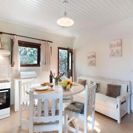 Aglaia Apartment *